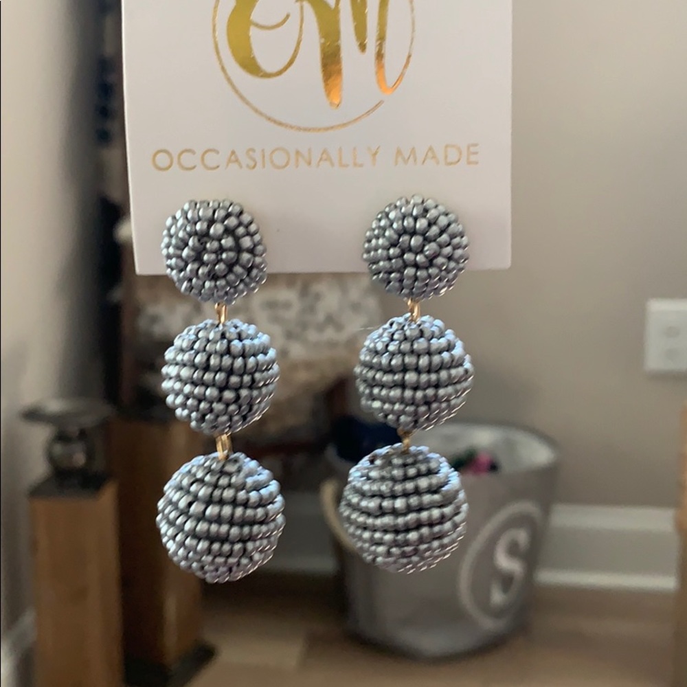 🌼Beaded Grey Earrings